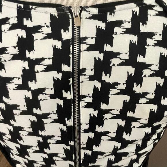 Express Size 8 Black White Bodycon Back Zipper Graphic Bold - Picture 5 of 8